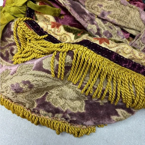 Magnolia Pearl Pink and Green Tapestry Tote beautiful earlier - Picture 9 of 10